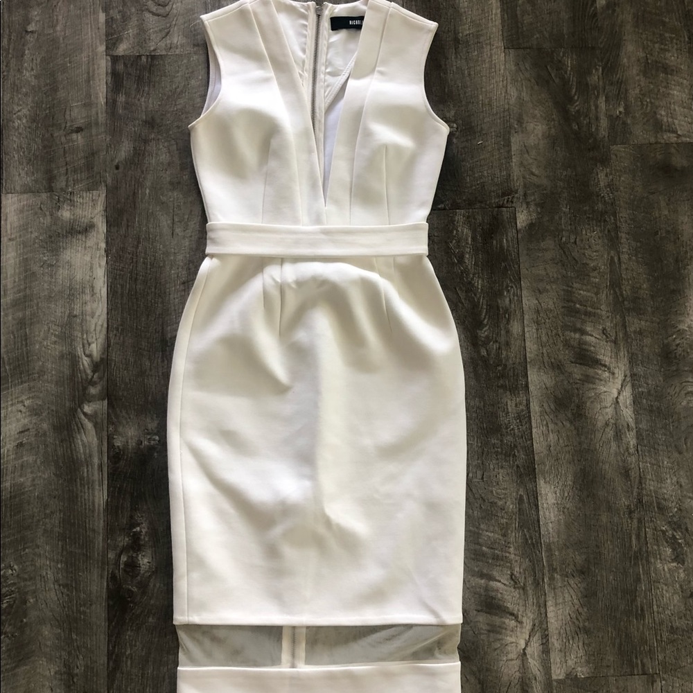 Nicholas Womens Deep V Sleeveless Mesh dress